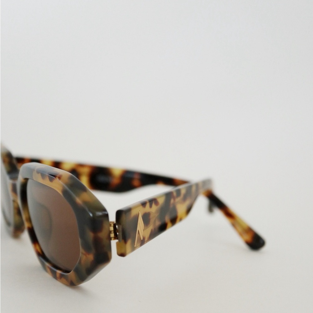 Linda Farrow x Attico Irene Tortoiseshell Sunglasses - Picture 4 of 9